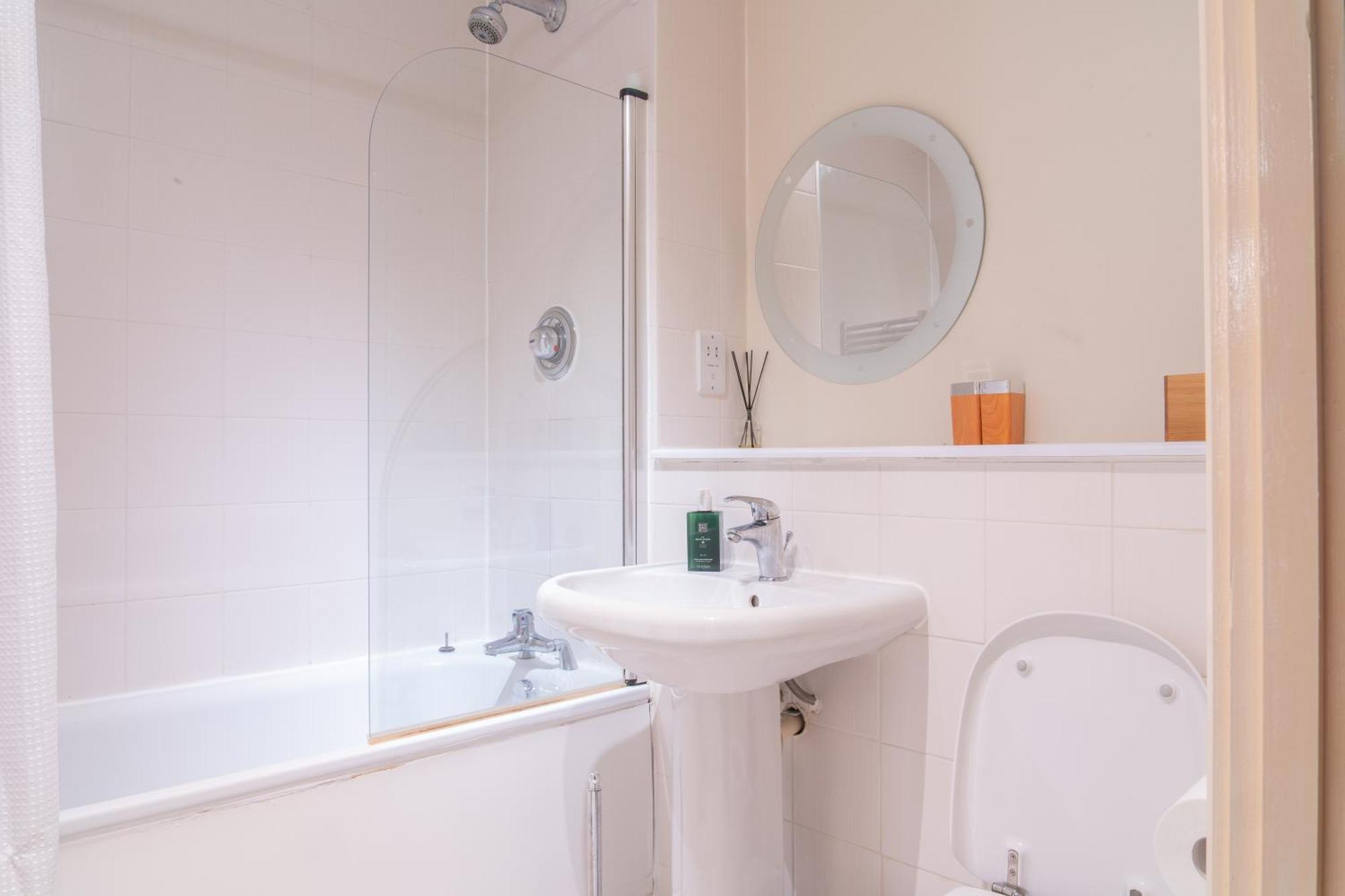 Stay In Our Stylish Flat! & Secure Building & Sleeps Up To 4 バーミンガム エクステリア 写真